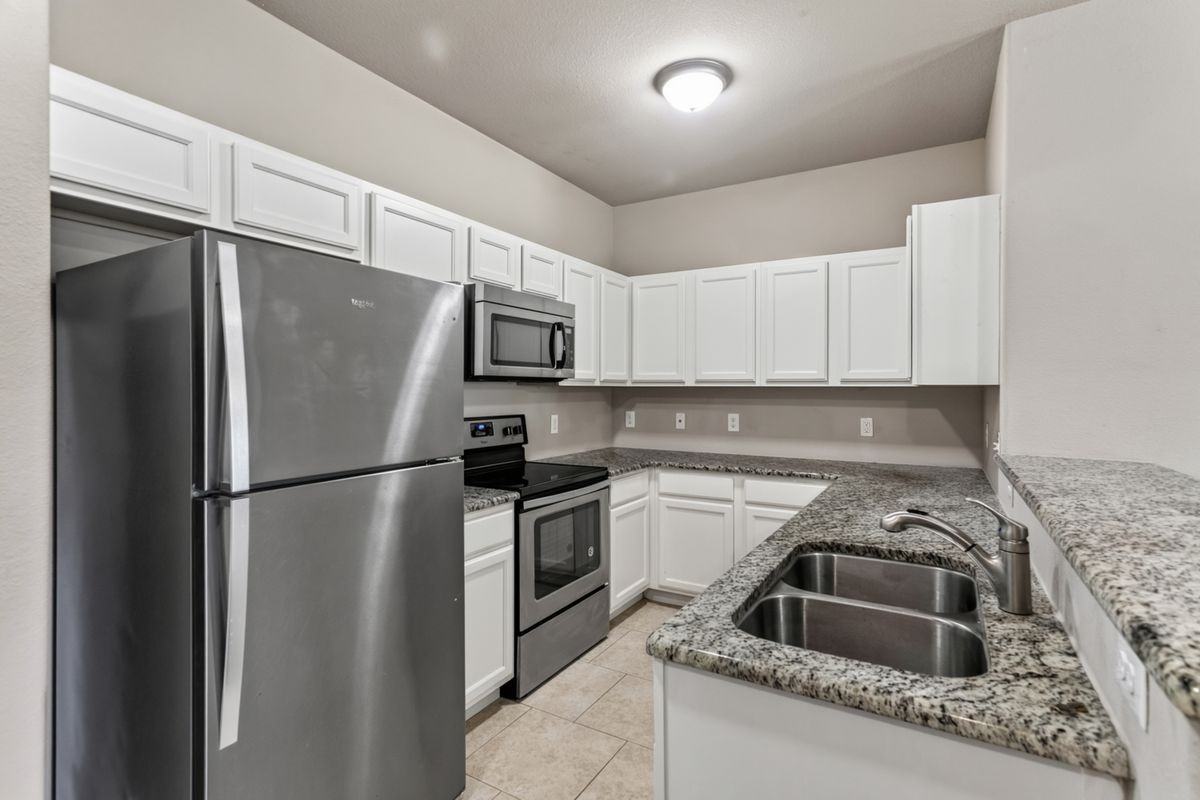 516 E Hazelwood St ##A - Photo 4 of 25
