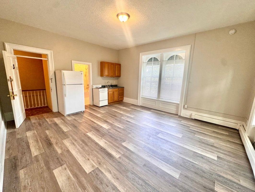 210 Locust St - Photo 3 of 6