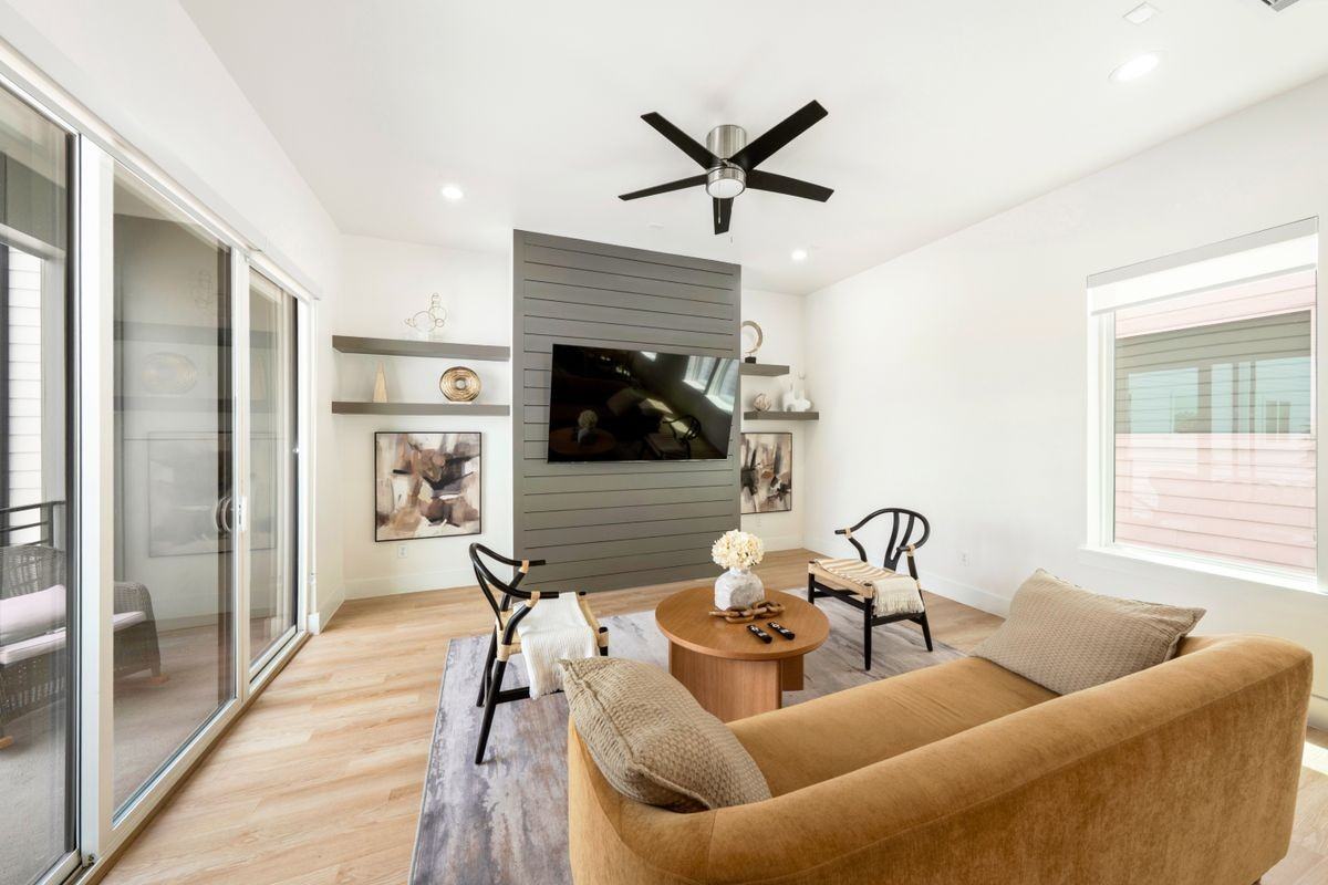 3008 Delano St - Photo 5 of 20