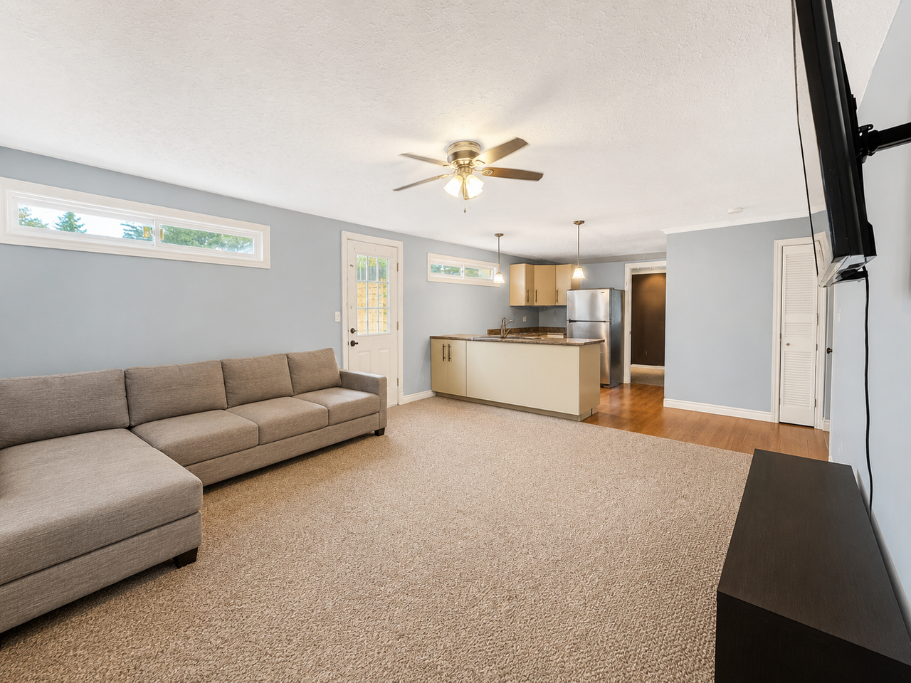 741 Trinity St - Photo 2 of 10