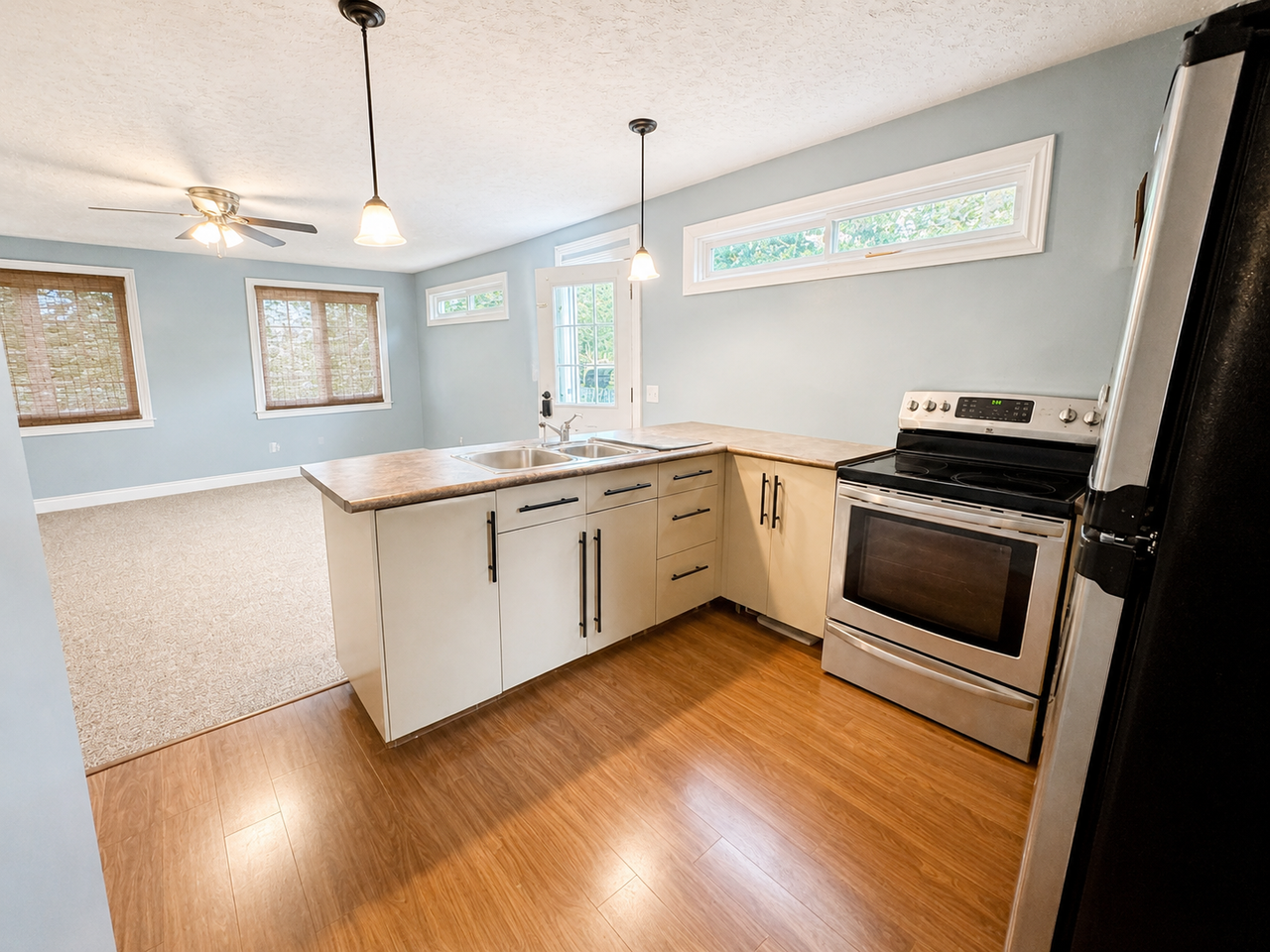 741 Trinity St - Photo 3 of 10