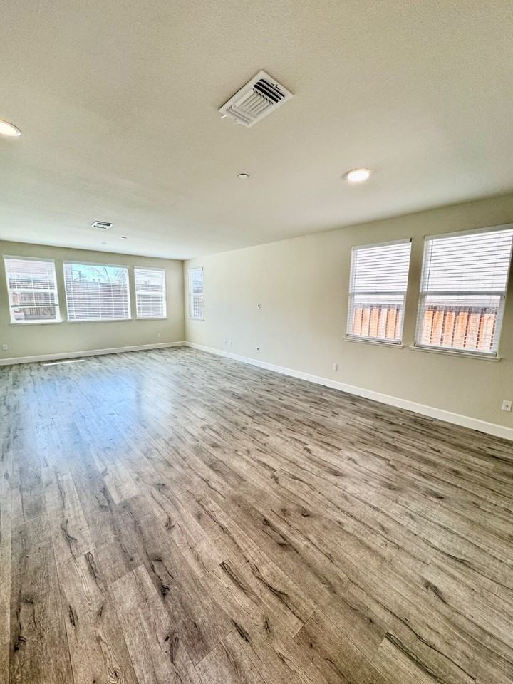 407 Ghiggeri Dr - Photo 4 of 31
