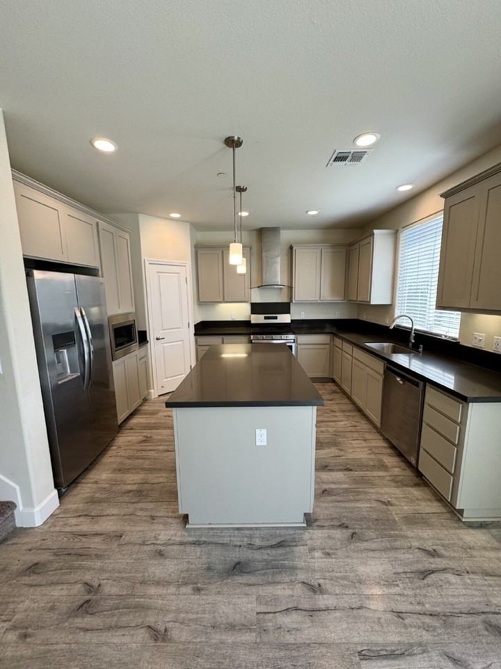 407 Ghiggeri Dr - Photo 7 of 31