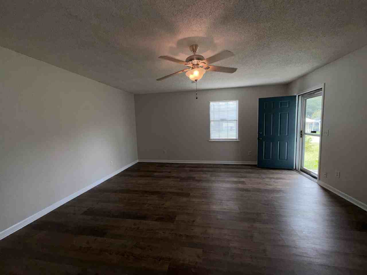 2312 Creekwood Dr - Photo 2 of 13