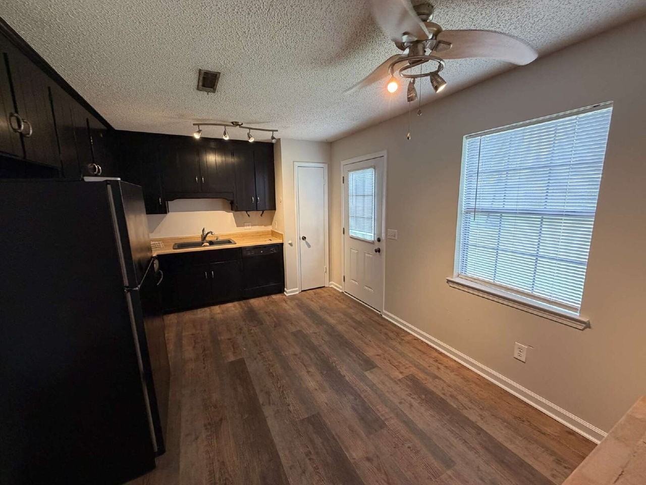 2312 Creekwood Dr - Photo 4 of 13