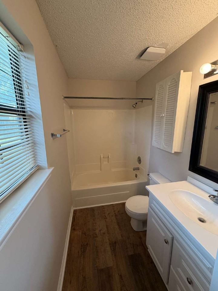 2312 Creekwood Dr - Photo 5 of 13