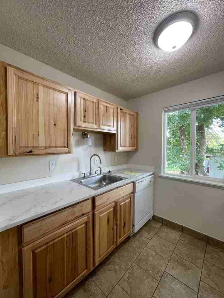 17422 Se Powell Blvd - Photo 4 of 8