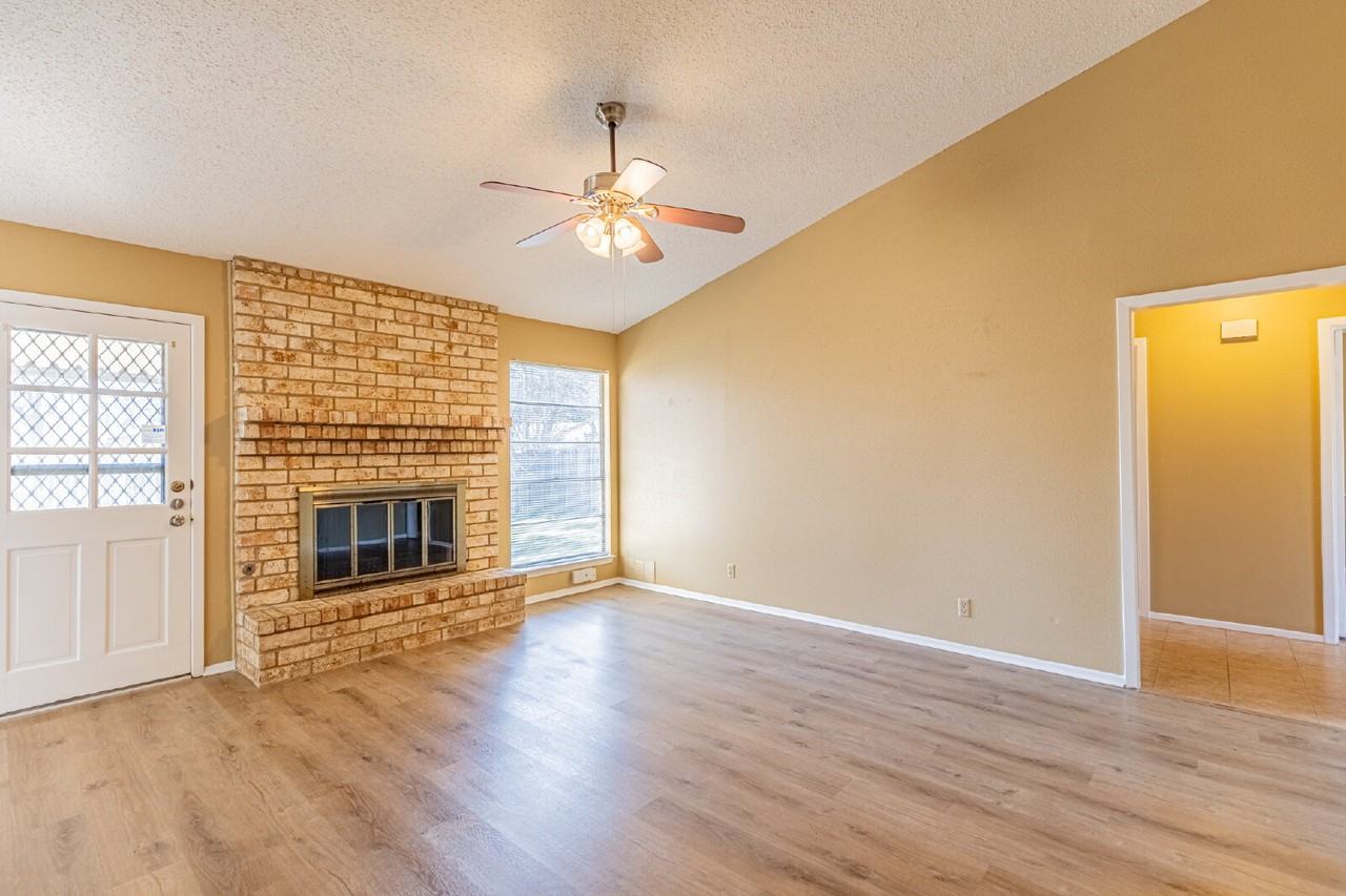4414 Valleybrook - Photo 6 of 30
