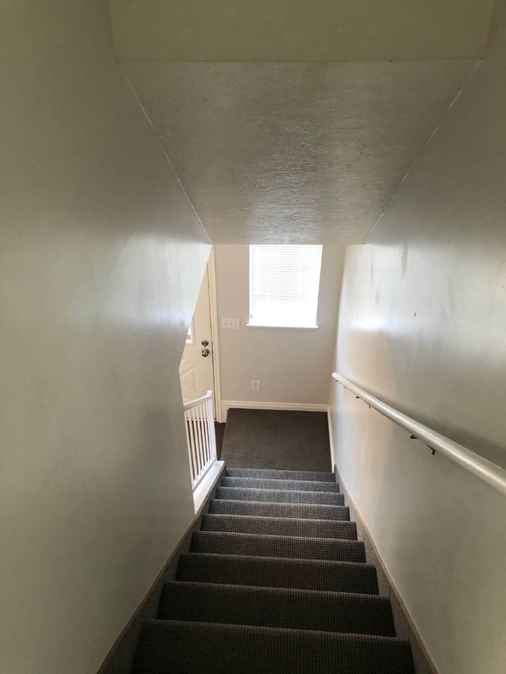781 N Valley View Dr Apt 11 - Photo 7 of 11