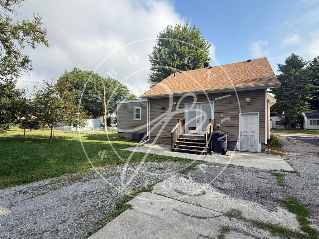 3223 Inverness Ave - Photo 2 of 19