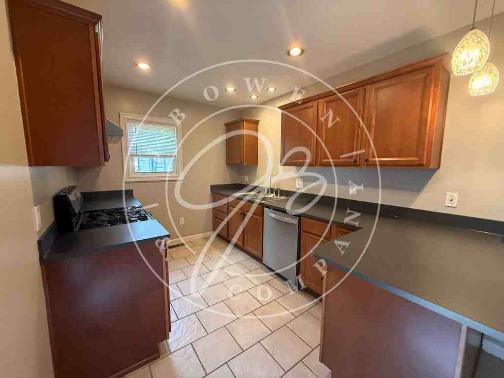 3223 Inverness Ave - Photo 3 of 19