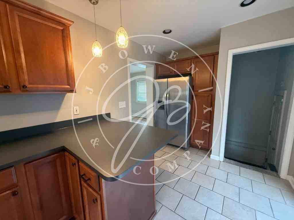 3223 Inverness Ave - Photo 5 of 19