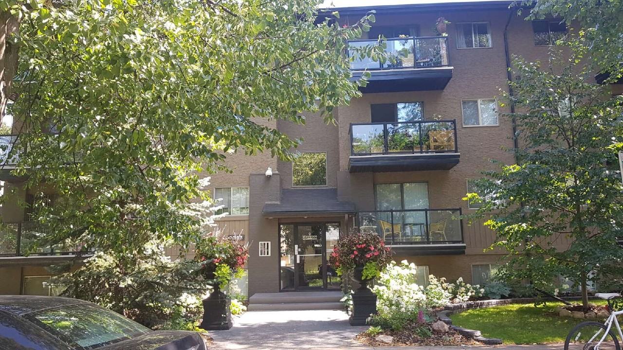 1013 Lansdowne Ave - Photo 2 of 11