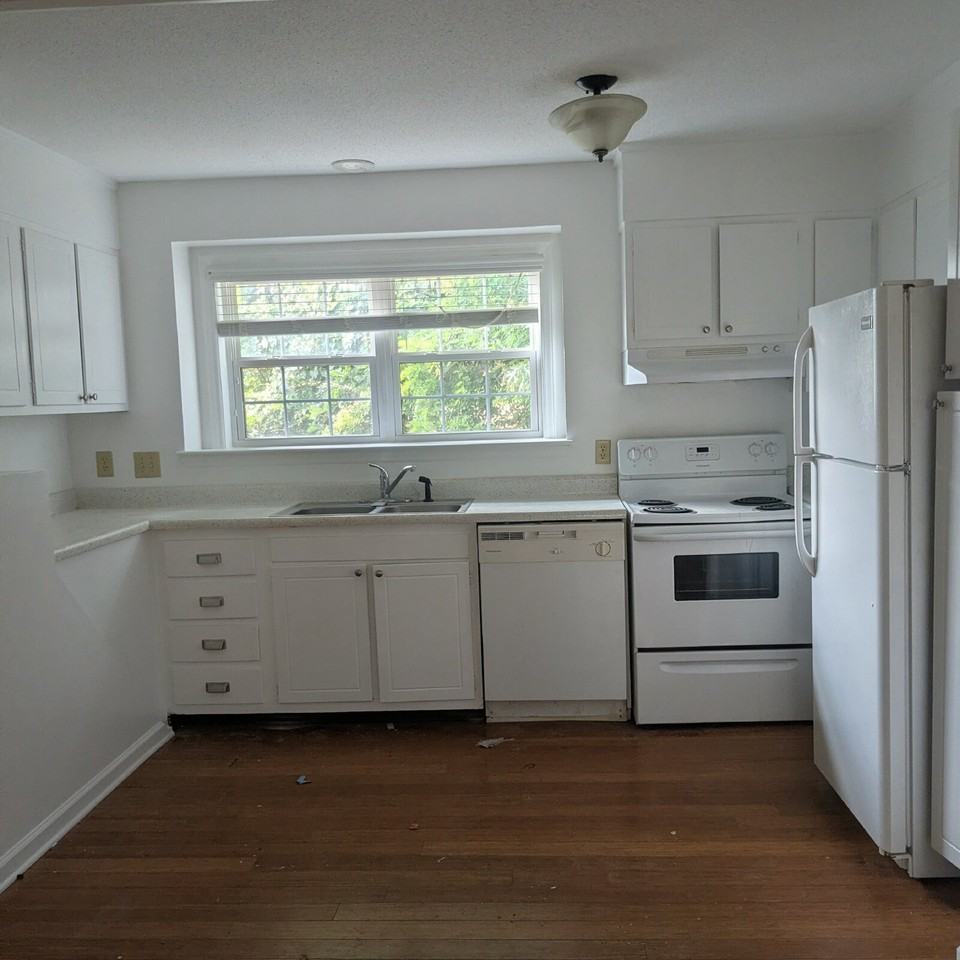 Crown Ct #716B - Photo 2 of 8