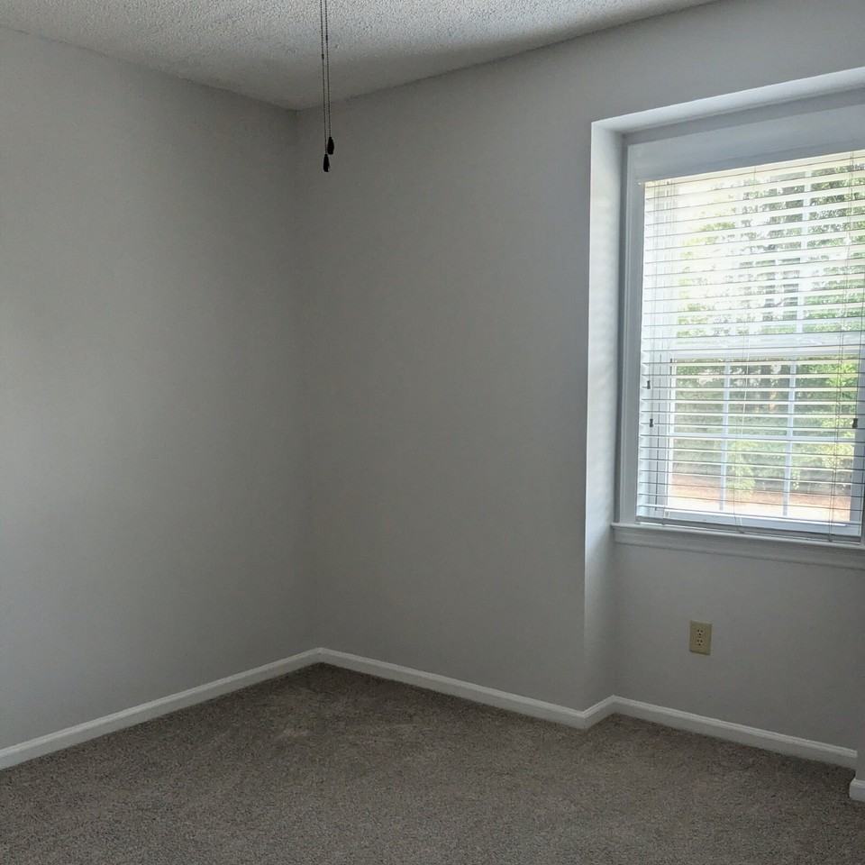 Crown Ct #716B - Photo 3 of 8