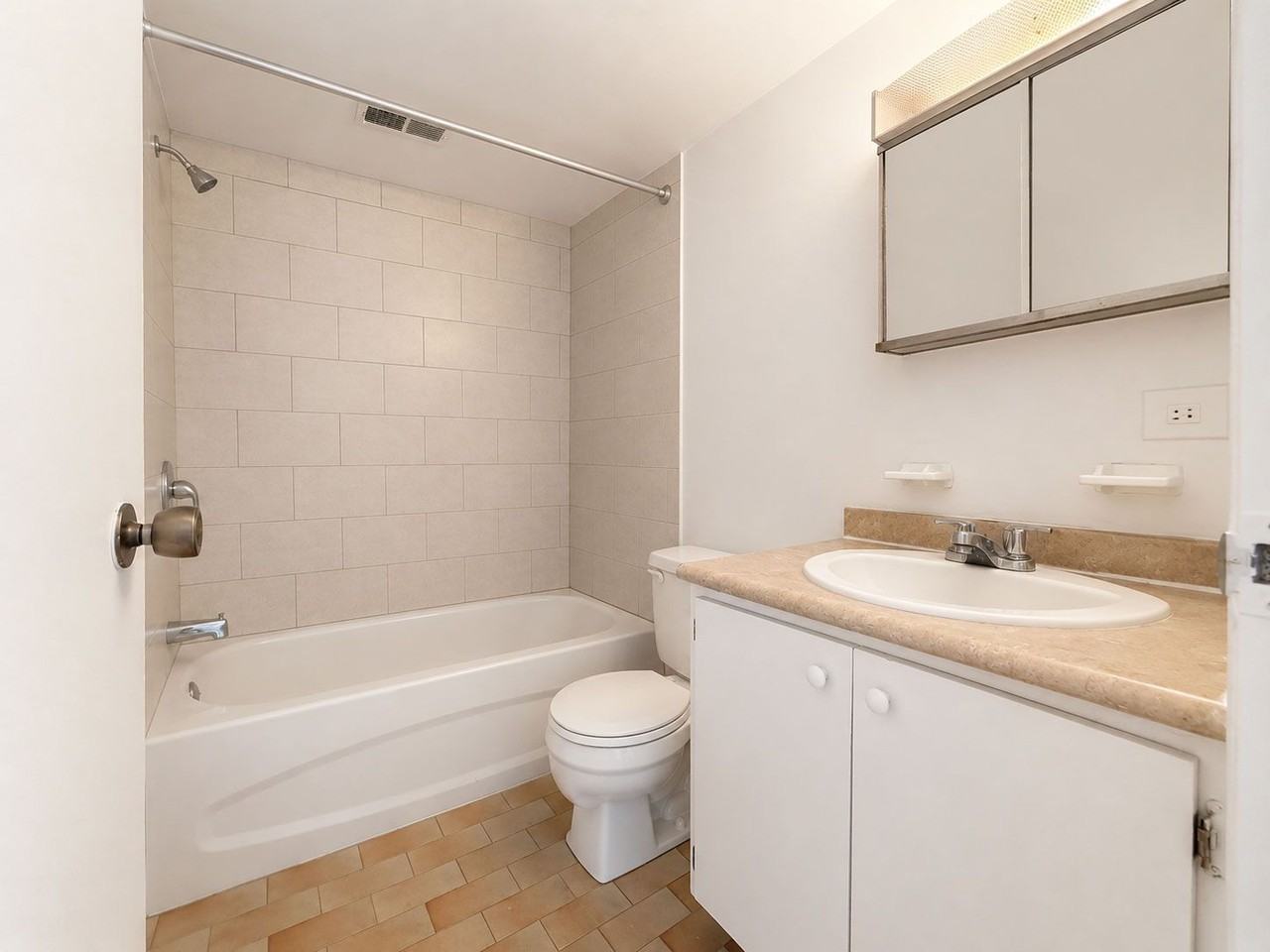 1595 Boul Henri-Bourassa O — photo 2