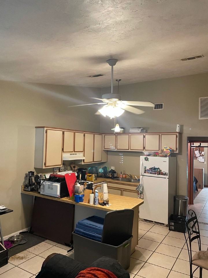 1260 Continental Ct - Photo 4 of 10