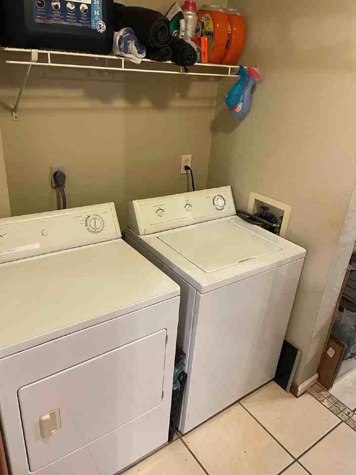 1260 Continental Ct - Photo 5 of 10