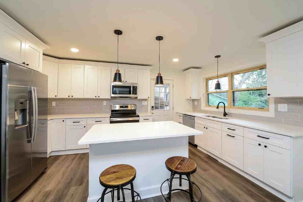 147 Harmon Ave - Photo 3 of 10