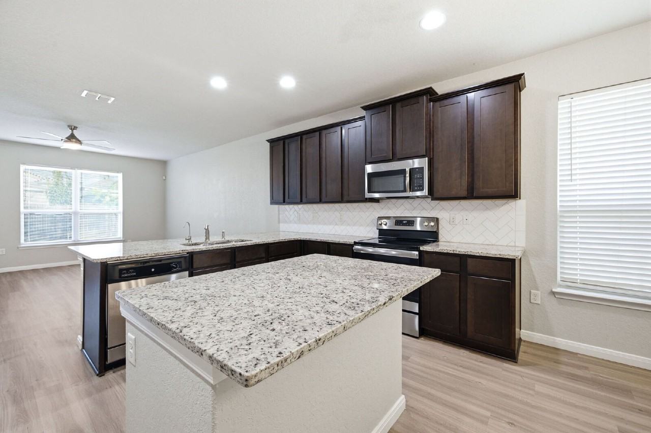 5950 Larkspur Vly - Photo 7 of 44