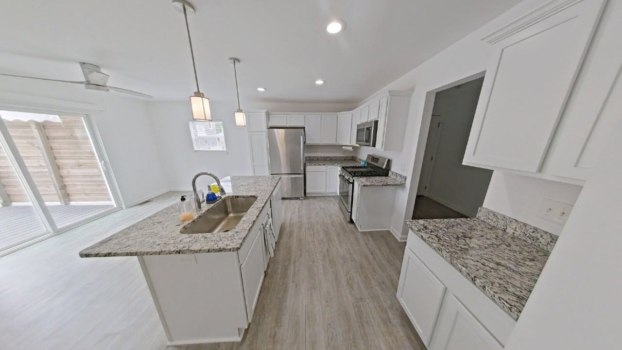 15894 Camperdown Ave - Photo 4 of 17