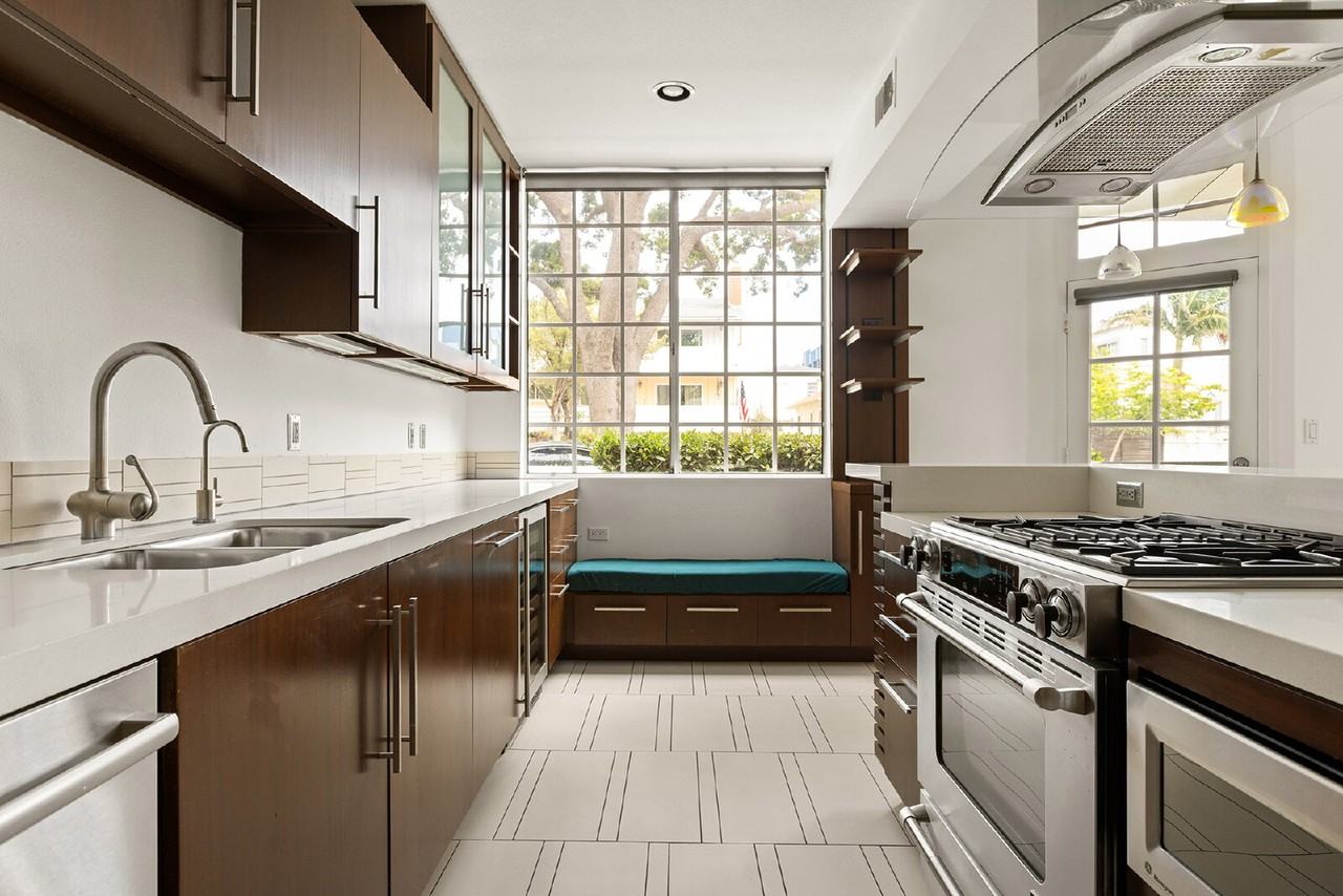 1338 Stanford St #A - Photo 7 of 25