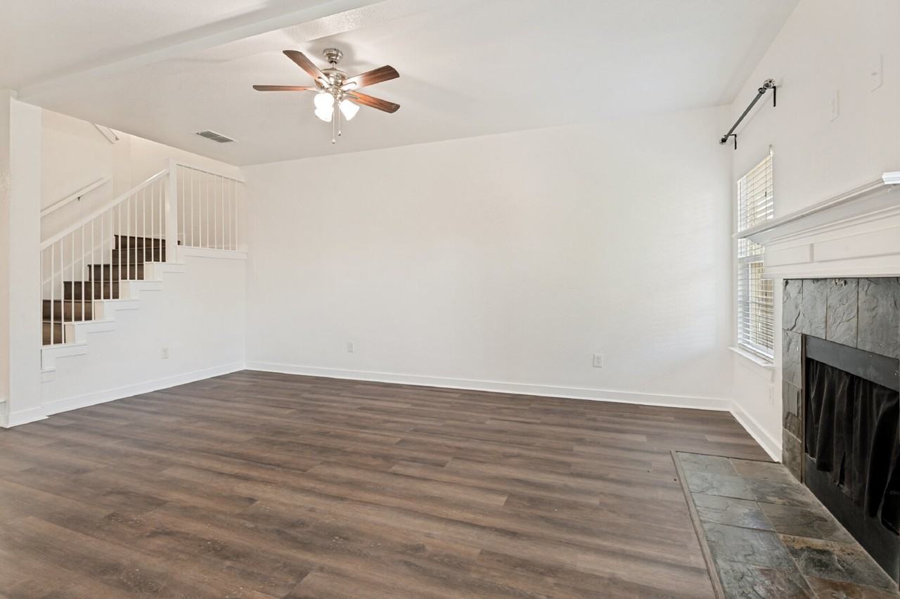12503 Bay Ave - Photo 3 of 26
