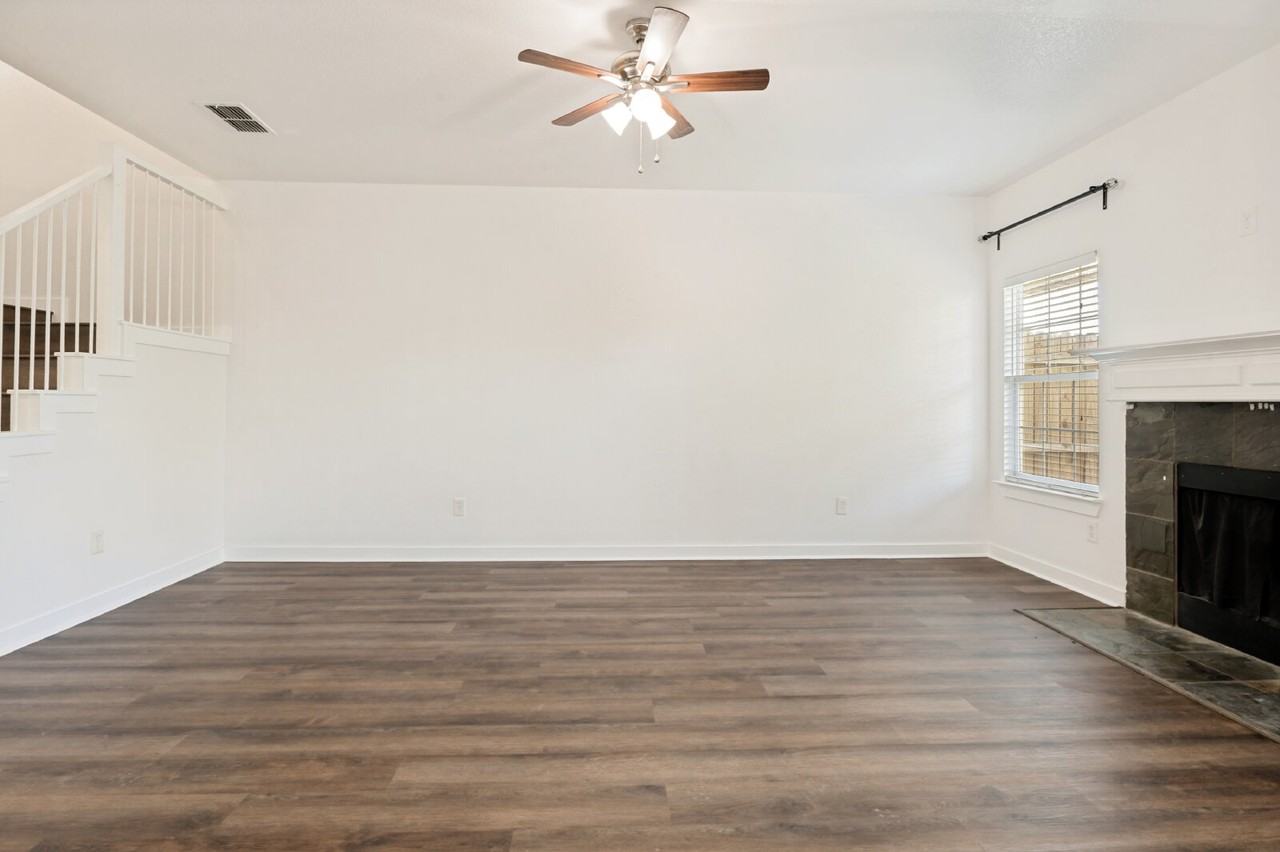 12503 Bay Ave - Photo 4 of 26