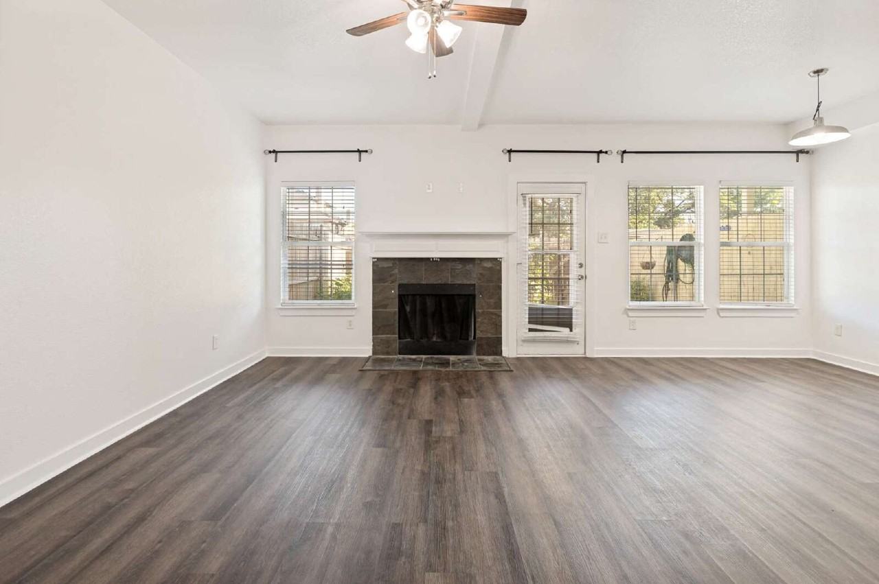 12503 Bay Ave - Photo 5 of 26
