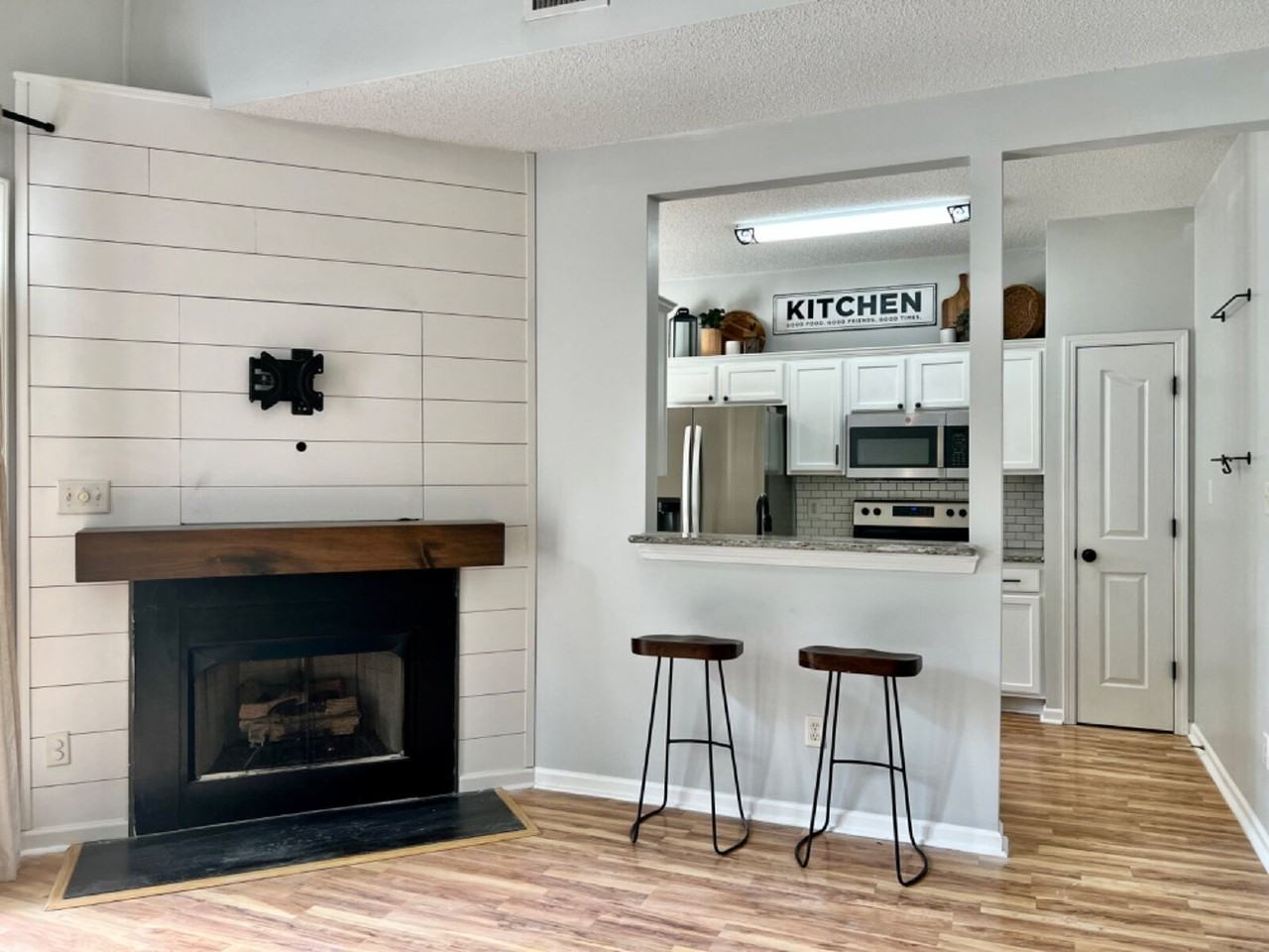 1309 Anthem Ct - Photo 2 of 29