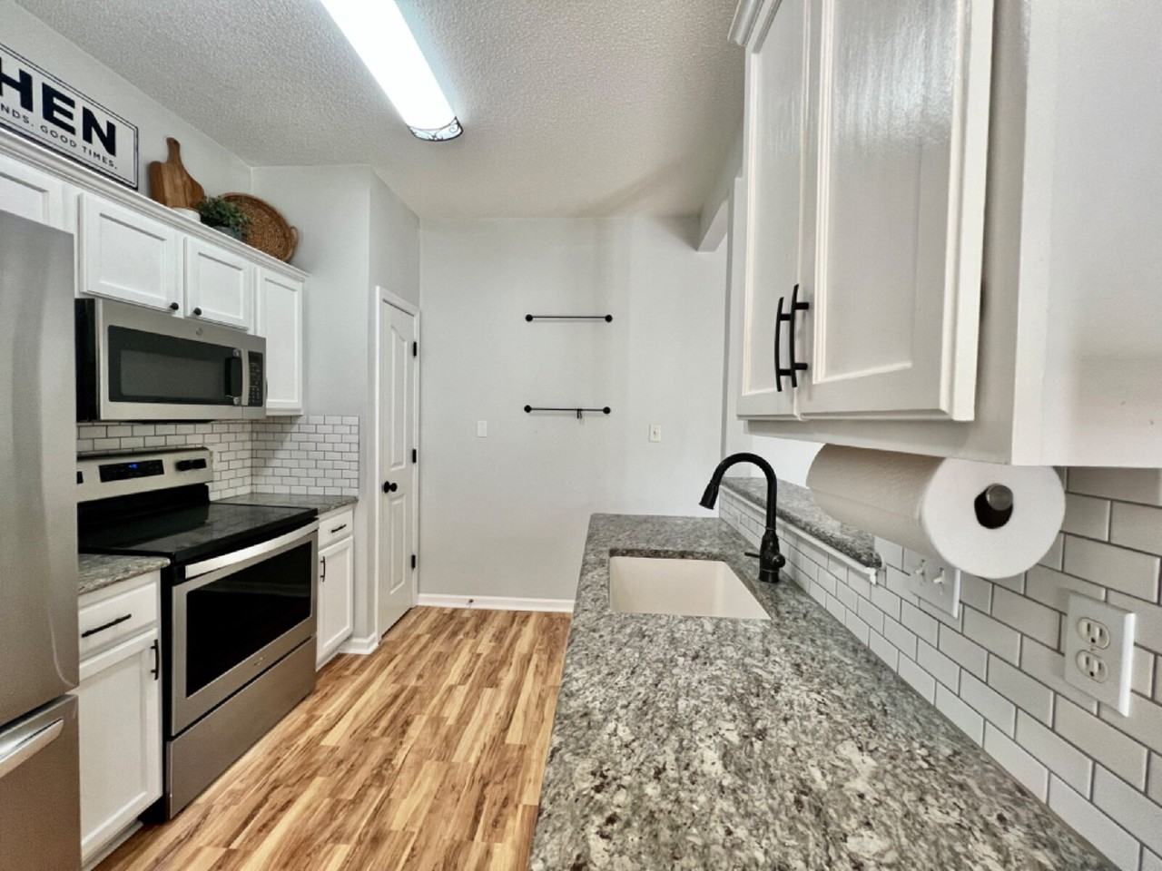1309 Anthem Ct - Photo 7 of 29