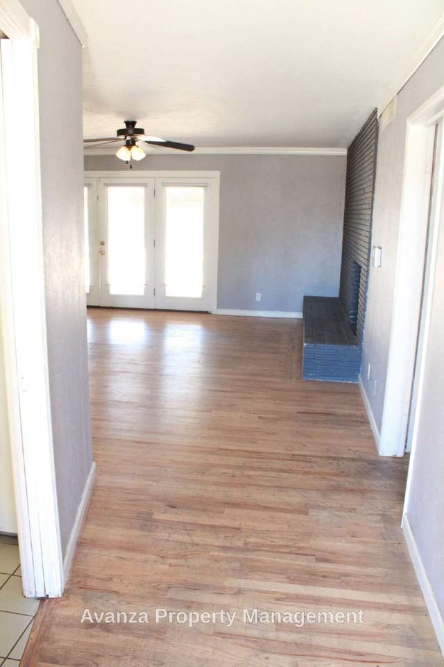 5677 N Millbrook Ave - Photo 3 of 25