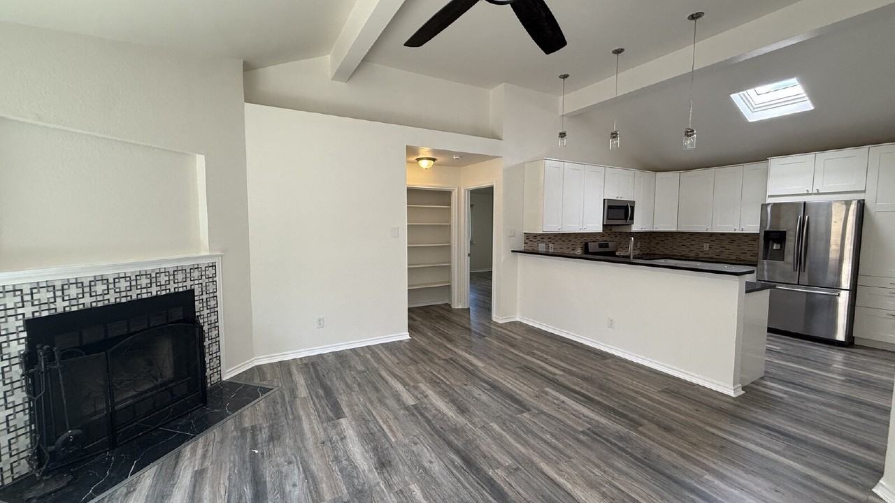 2111 Margalene Way - Photo 4 of 19