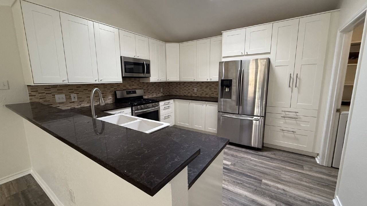2111 Margalene Way - Photo 6 of 19