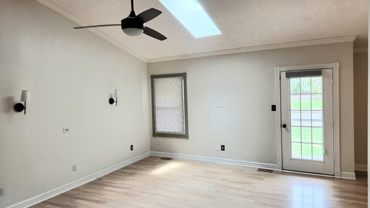 1146 Carrington Dr - Photo 5 of 37