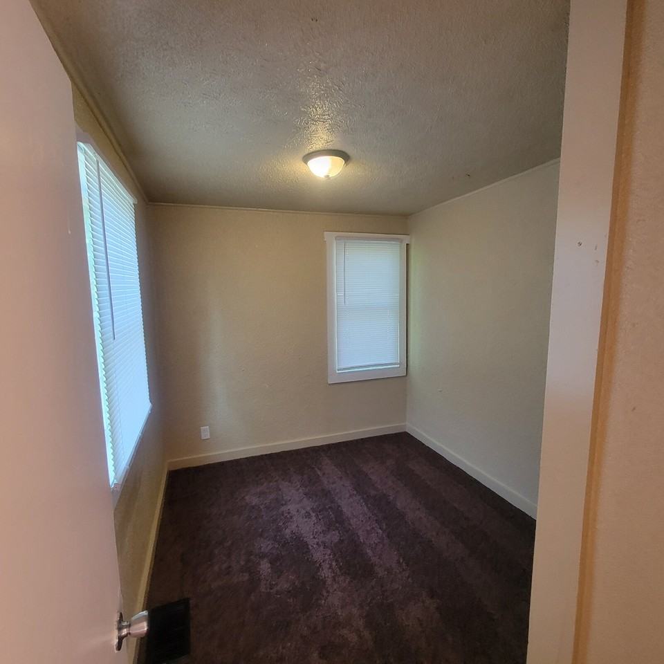 4130 W Vermont St - Photo 5 of 7