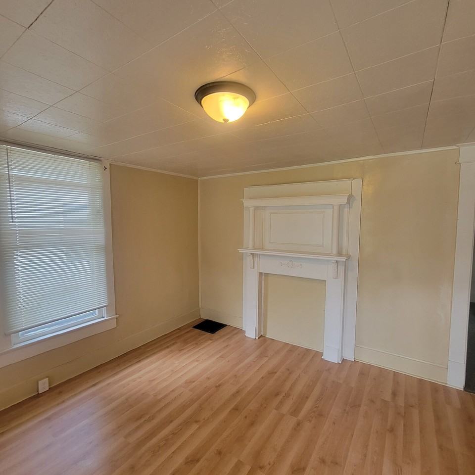 2014 Southeastern Ave - Photo 4 of 8
