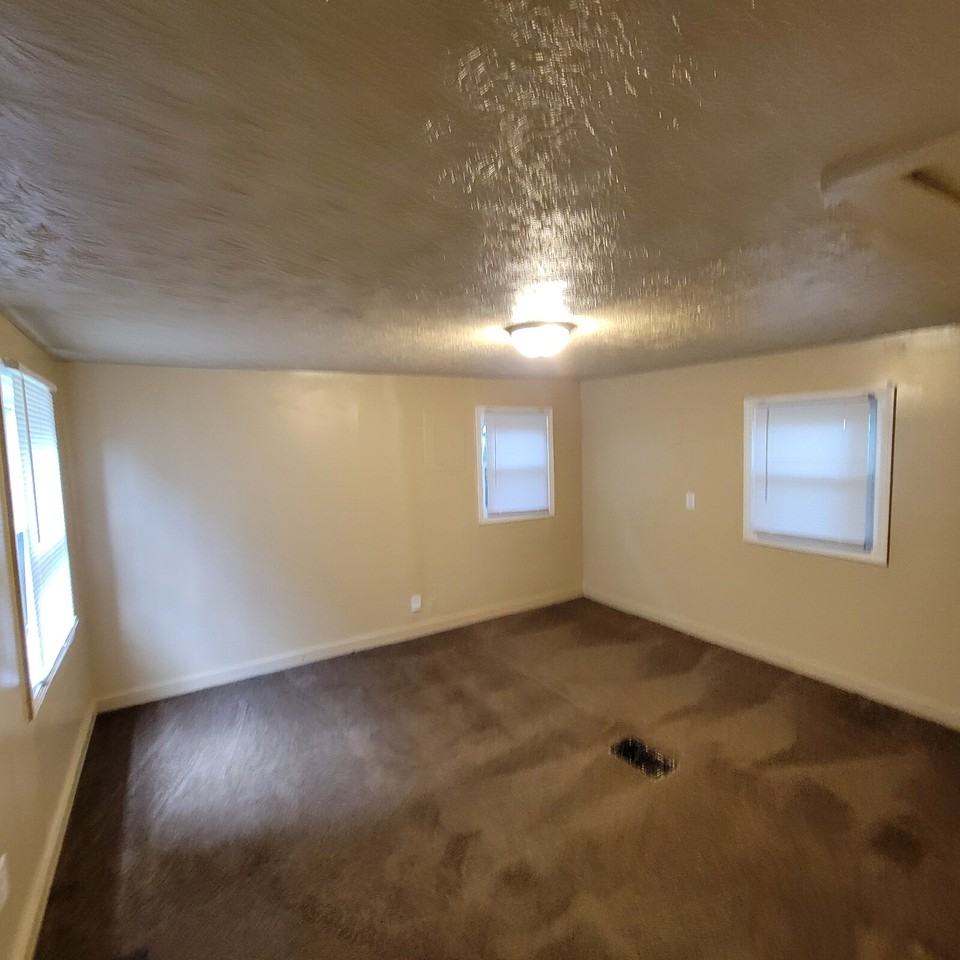 2631 Wade St - Photo 3 of 6