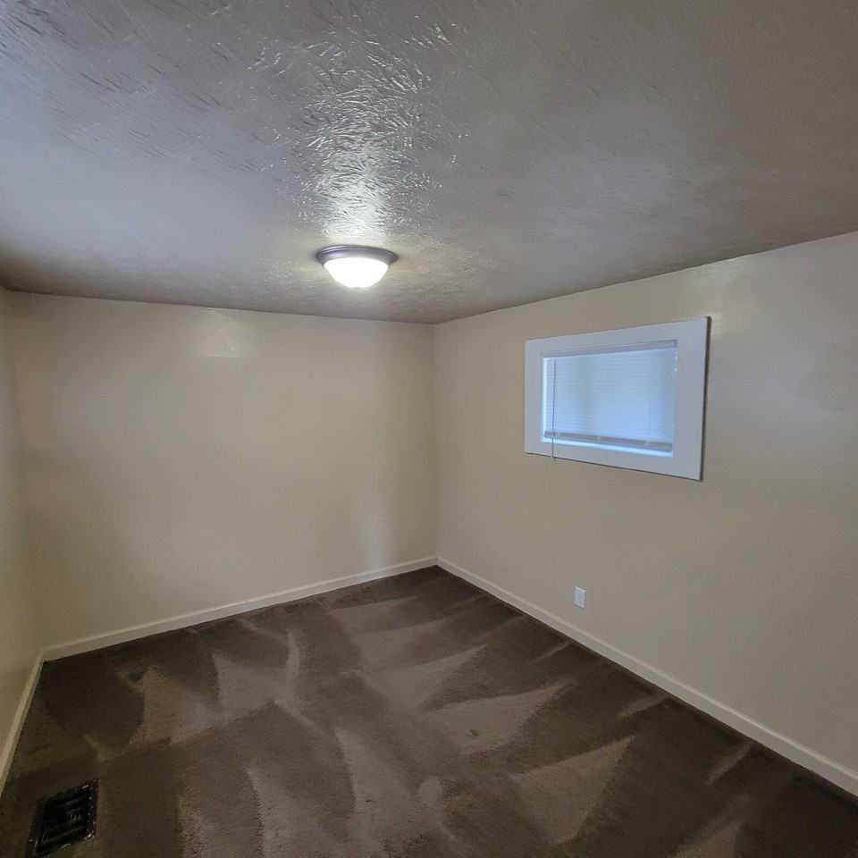 2631 Wade St - Photo 5 of 6
