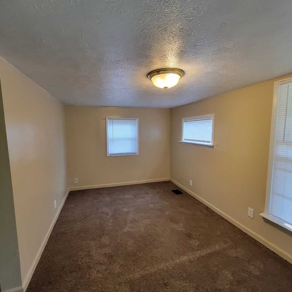 2631 Wade St - Photo 6 of 6