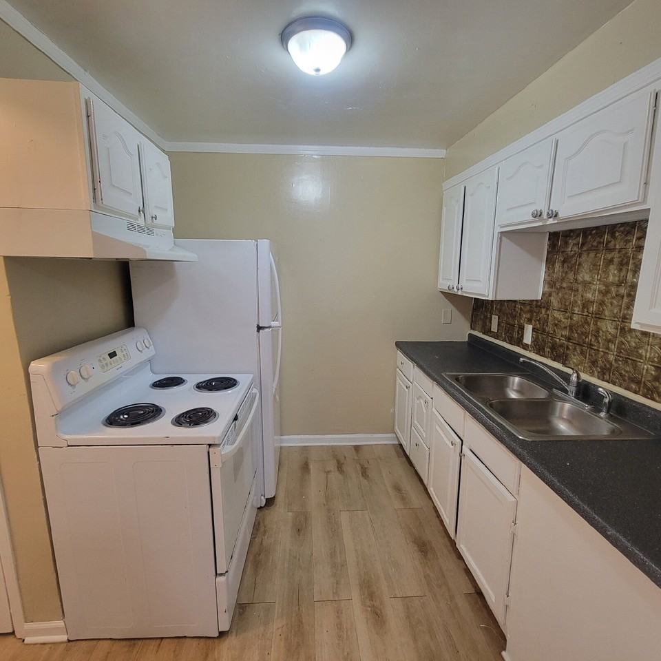 128 S Emerson Ave - Photo 4 of 6