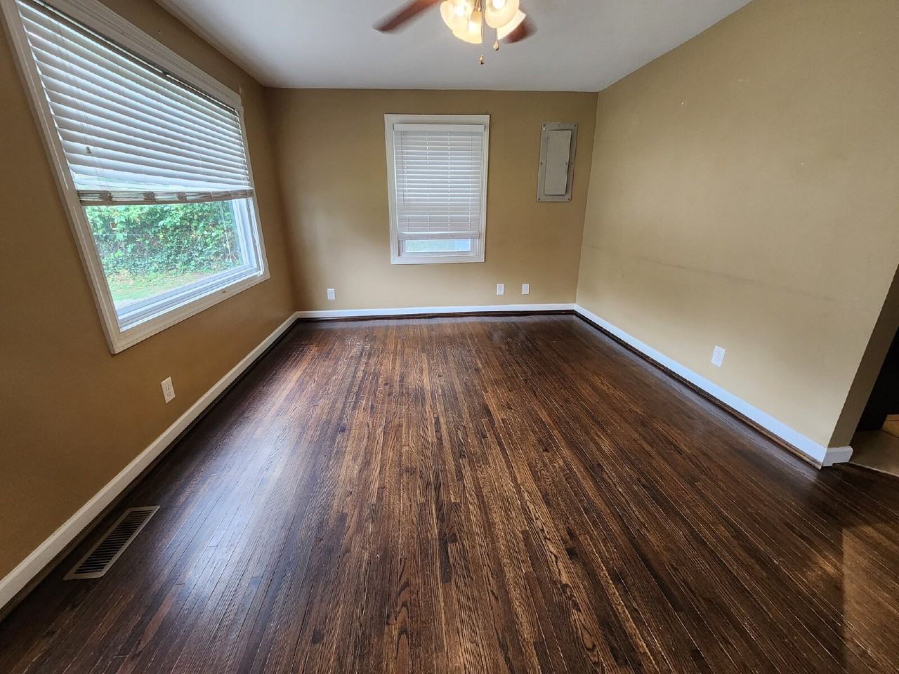 3711 Burrus St - Photo 3 of 27