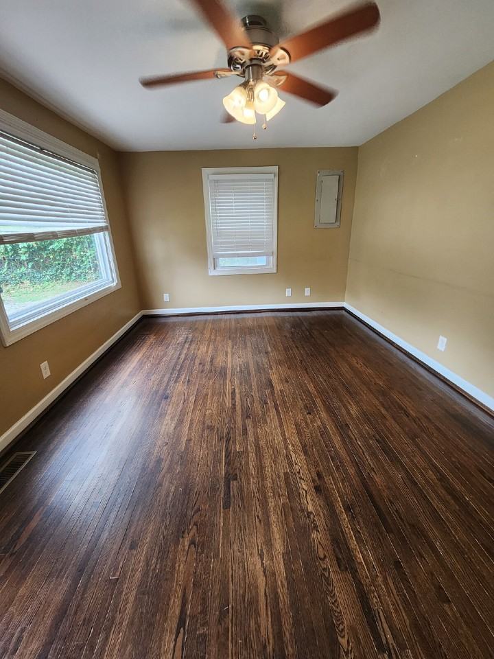 3711 Burrus St - Photo 4 of 27