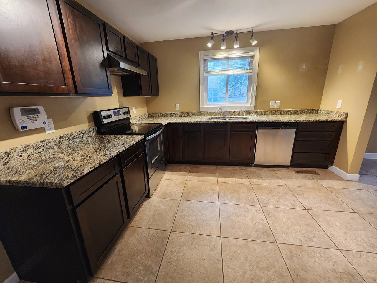 3711 Burrus St - Photo 5 of 27
