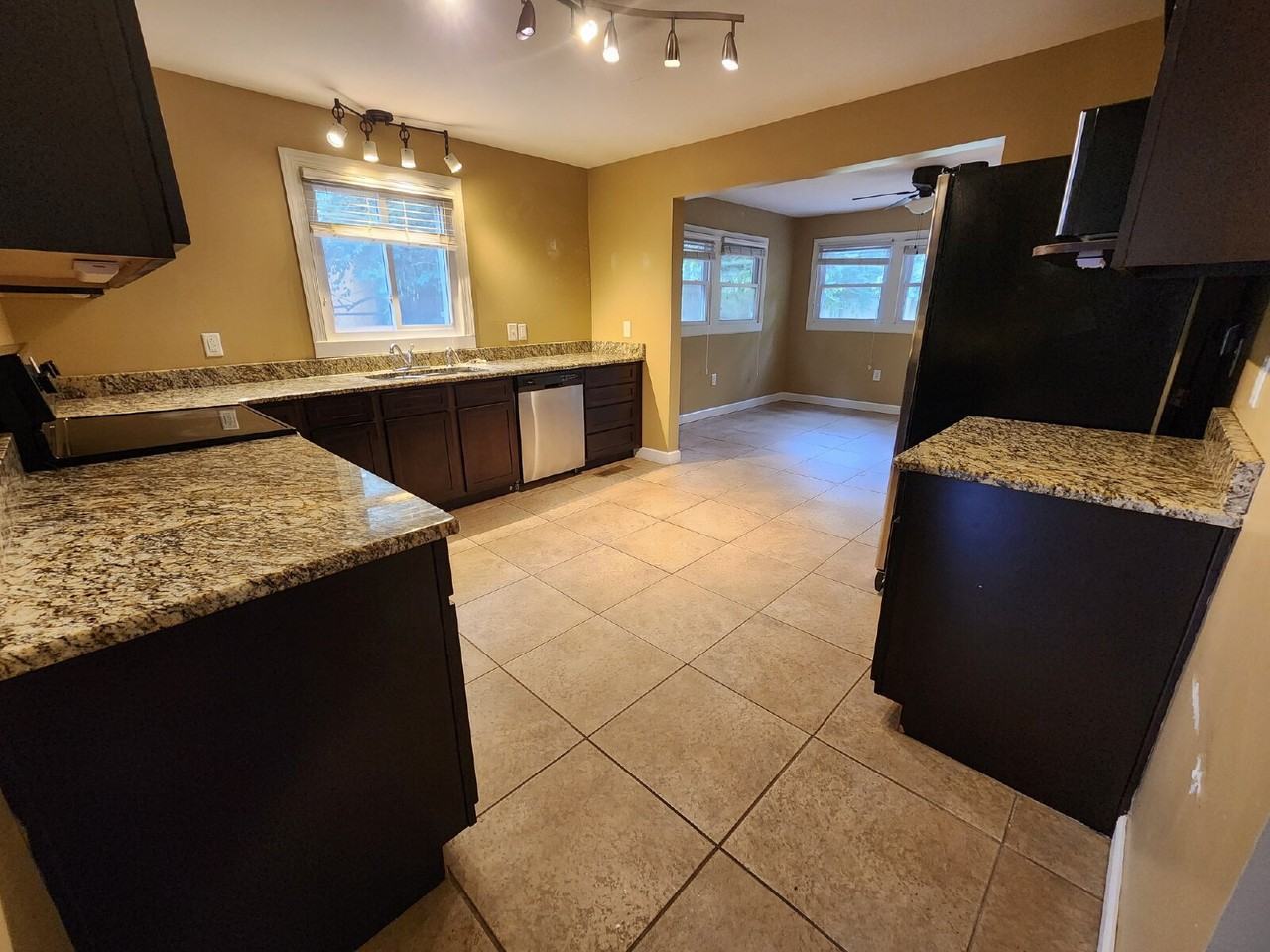 3711 Burrus St - Photo 6 of 27