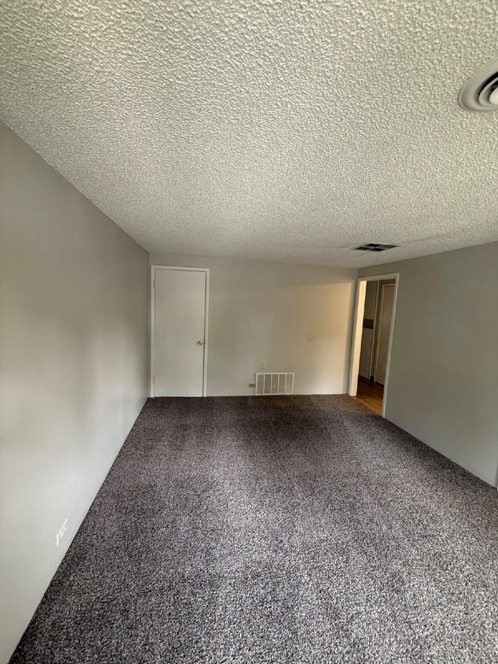 3101 S Fox St - Photo 2 of 10