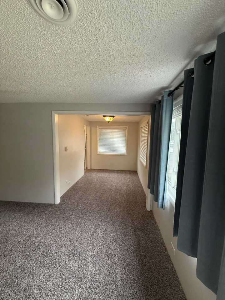 3101 S Fox St - Photo 4 of 10