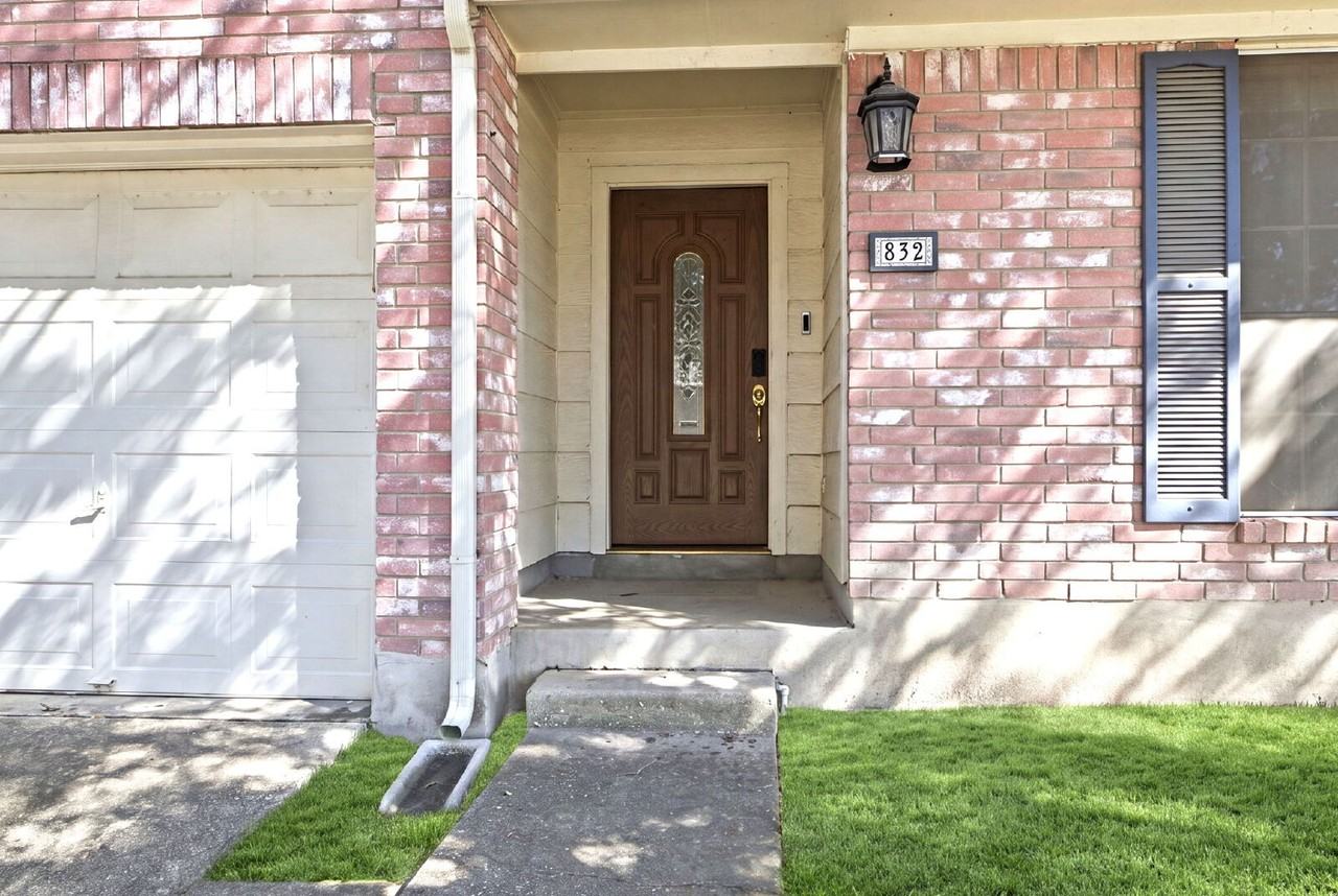 832 Dimrock - Photo 5 of 48