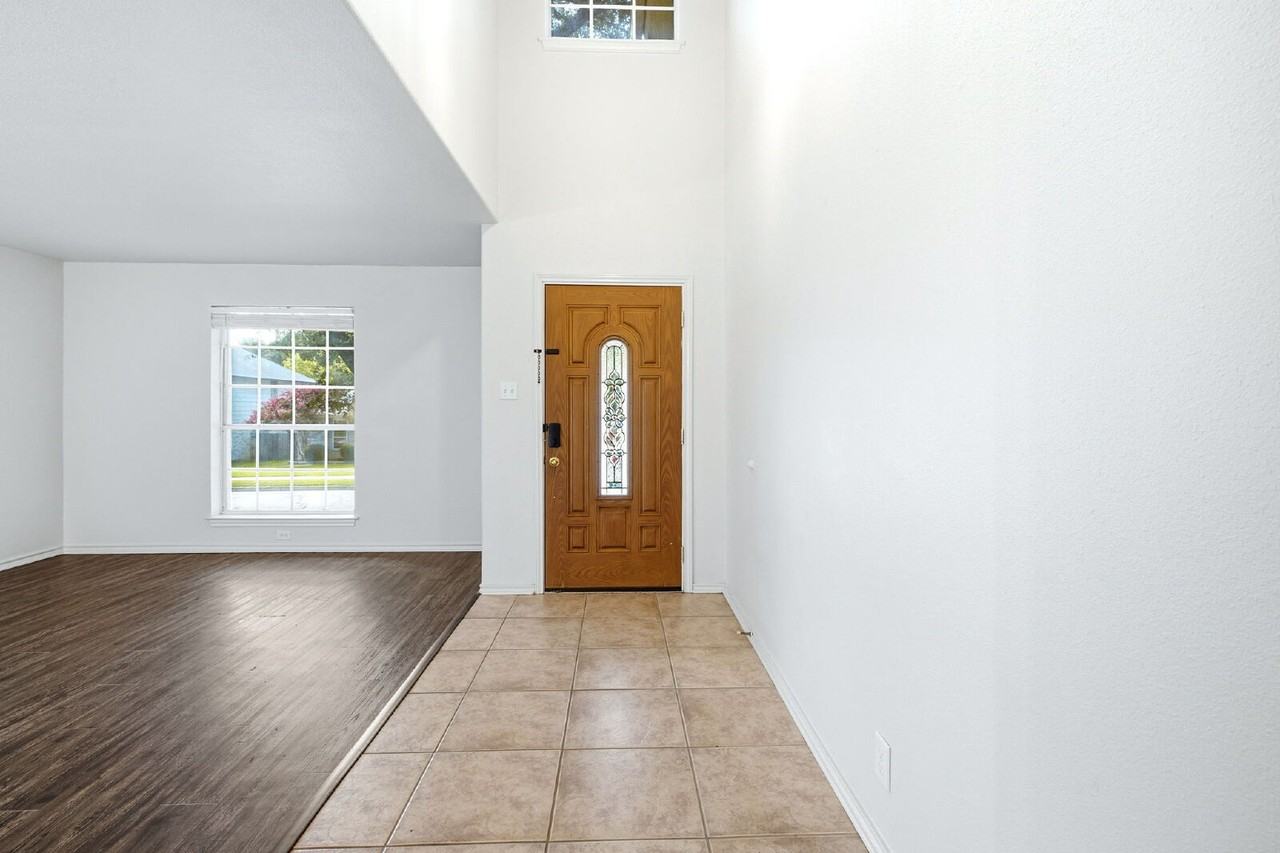 832 Dimrock - Photo 6 of 48