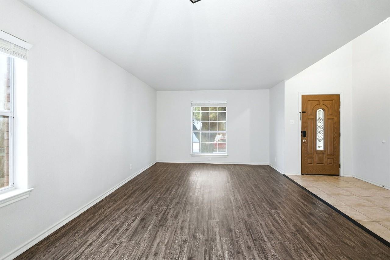 832 Dimrock - Photo 7 of 48